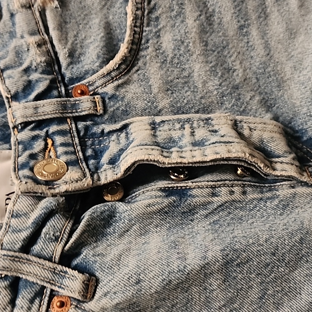 Shorts - Picture 2 of 4
